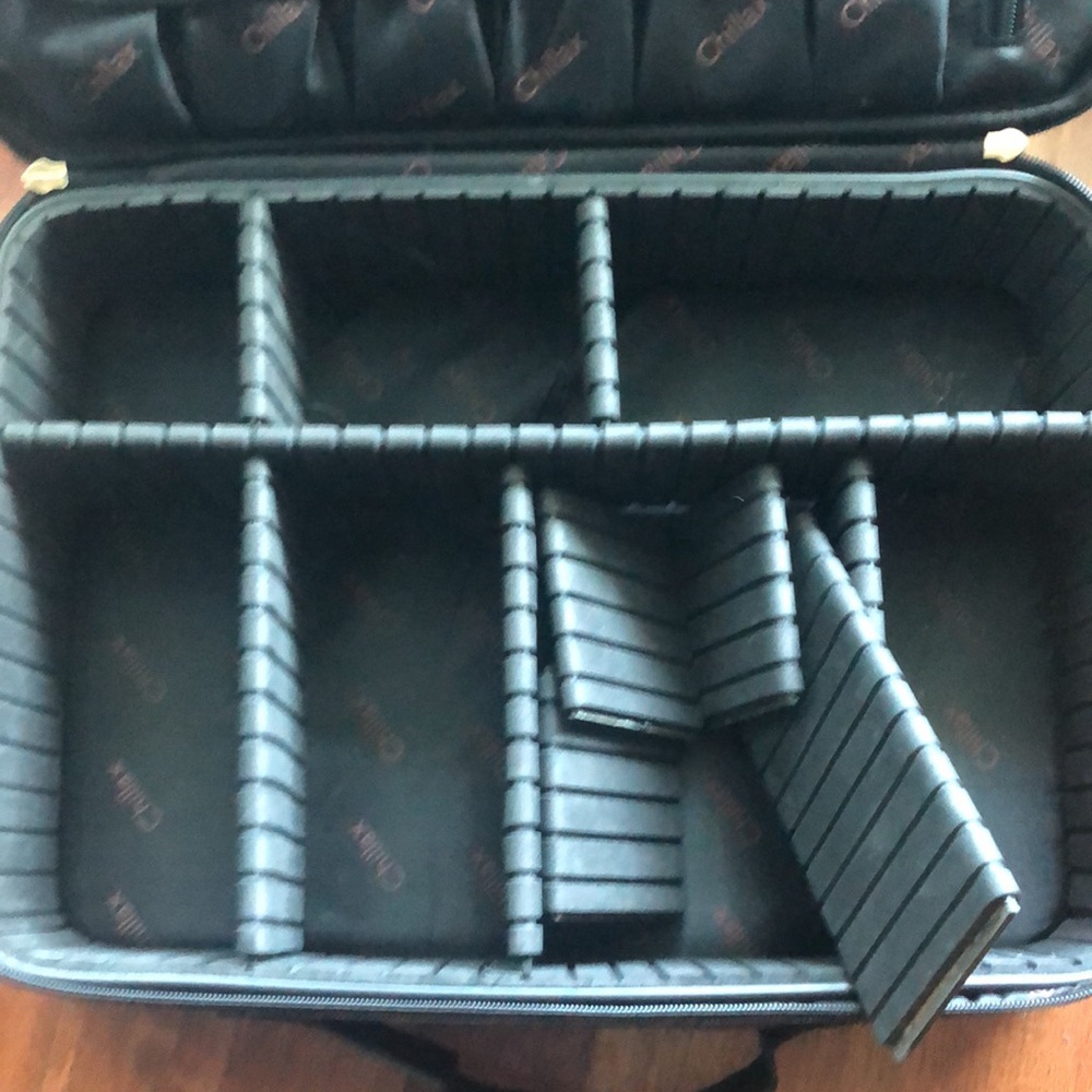 Great Carry-on or Storage Make-up Bag - Picture 4 of 6
